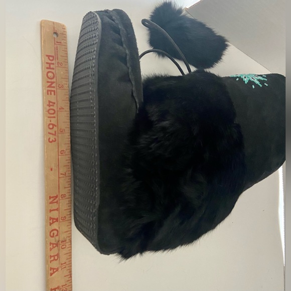 Canadian Hand Made Black Suede Beaded Moccasin Fur Boots Womens Size 7 Mid Calf - Picture 7 of 8